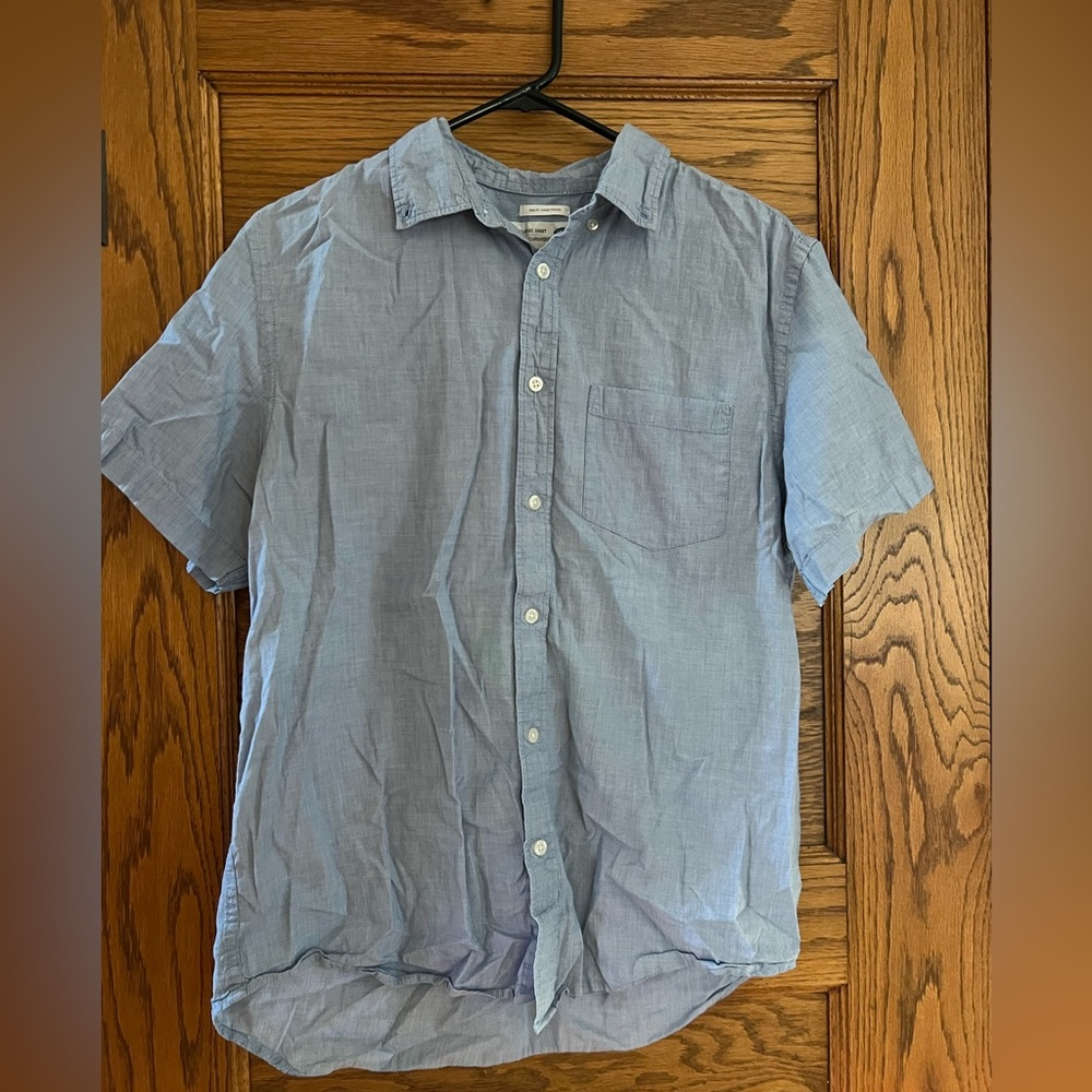Light blue casual men’s button down short sleeve shirt